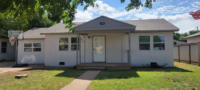 Building Photo - GREAT LARGE HOME