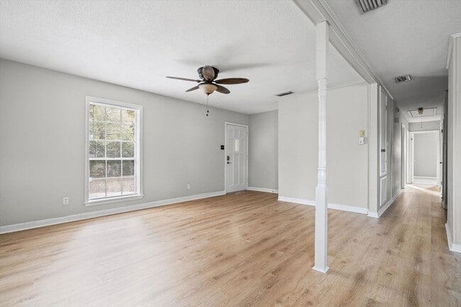 Photo - JUST LISTED!