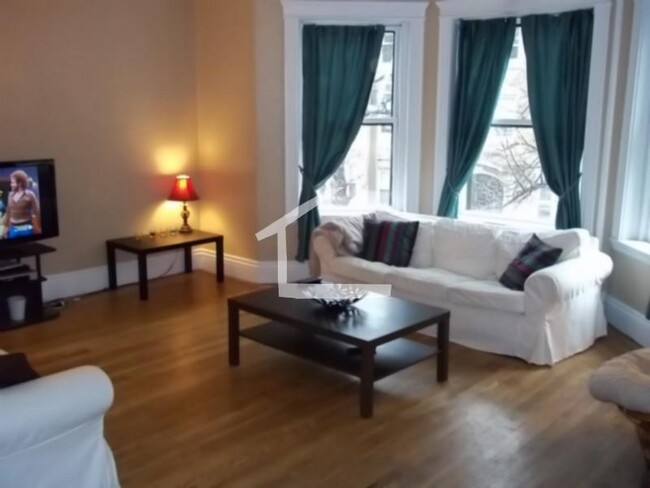 Building Photo - 11 Euston St Unit 3 Rental