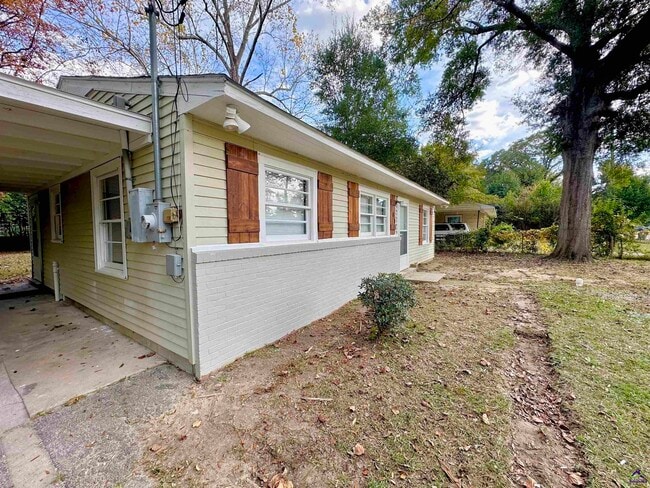 Photo - 108 Smith Pl