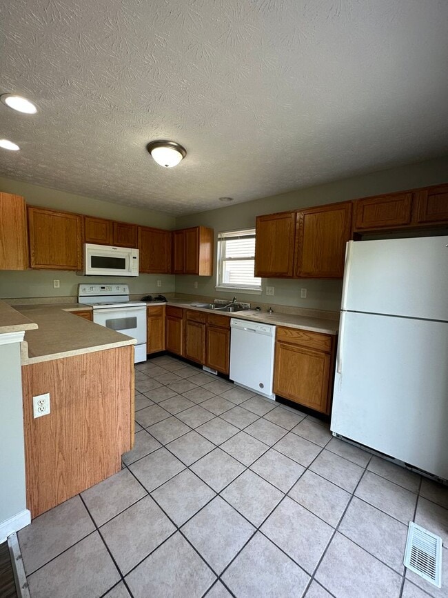 Photo - 3891-3895 Ledyard- FEATHERSTON Unit 3895