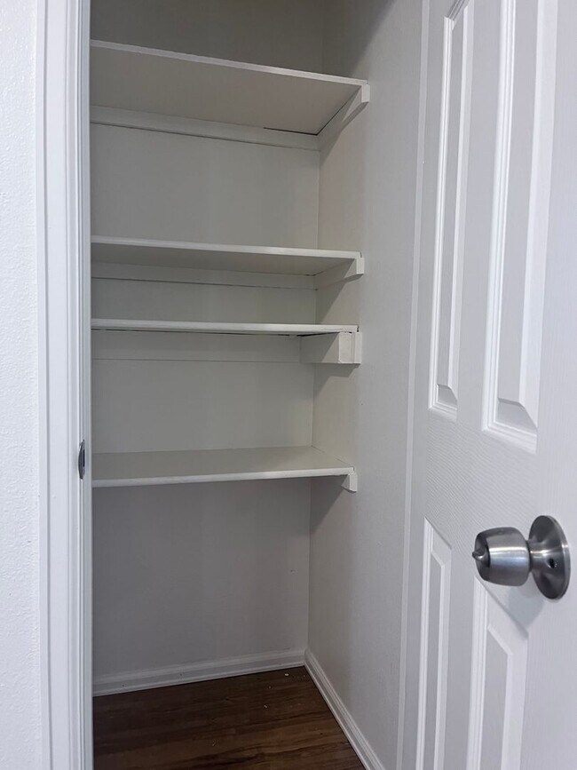 127 W 45th St Unit A