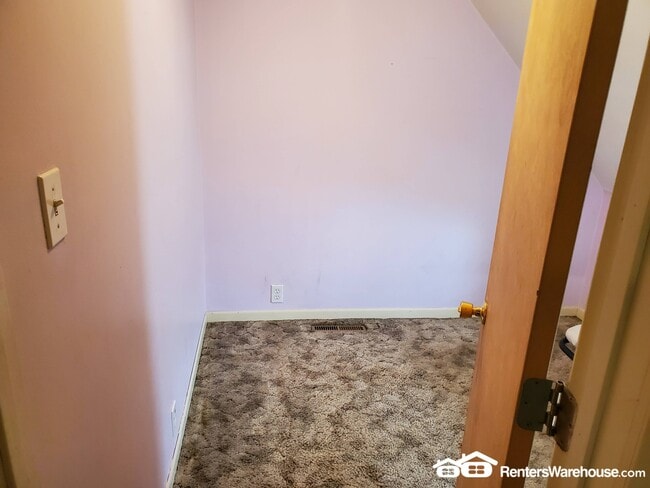Photo - 105 W Franklin St