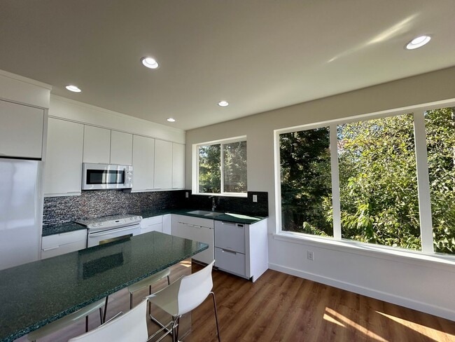 Photo - 8761 Semiahmoo Dr