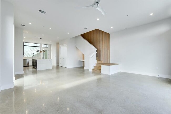 Photo - 2517 Philomena St