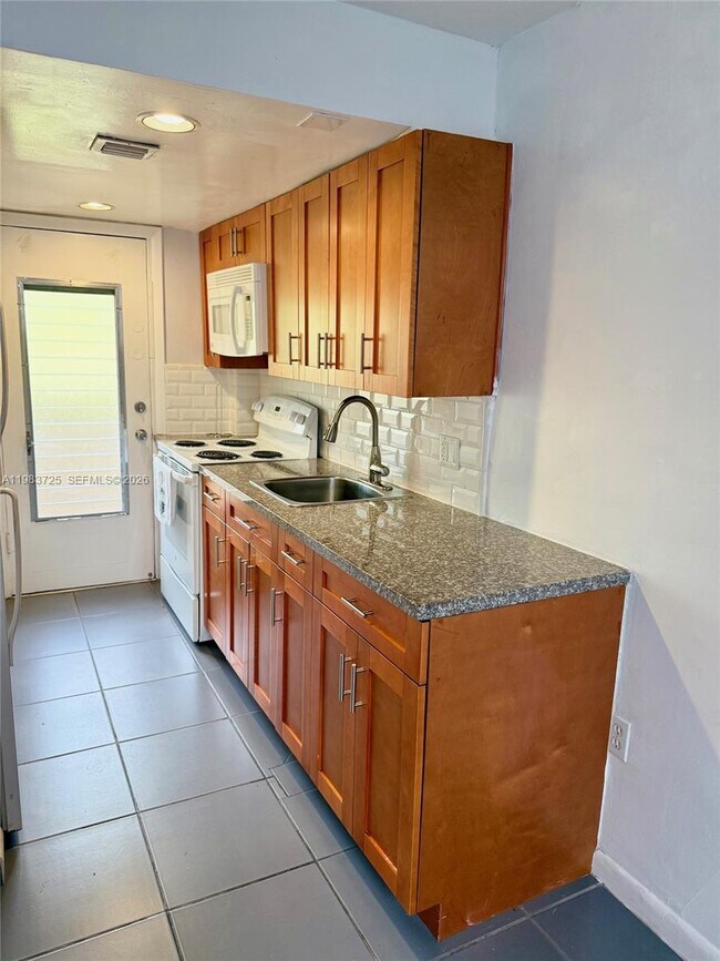 Photo - 335 Navarre Ave Unidad 7