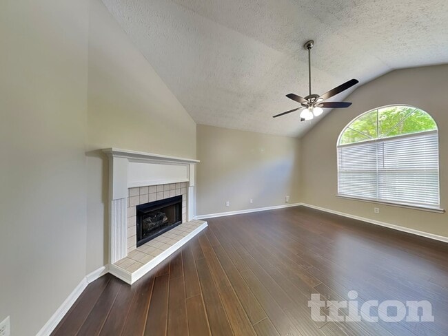 Photo - 760 Country Lake Ct