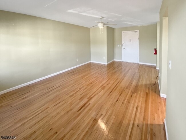 Photo - 605 Grove St Unit K 12