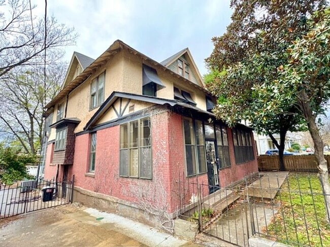 Building Photo - Historic Large Beautiful midtown home near Rhodes College available for Rent!