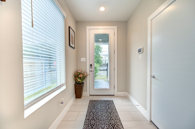 Photo - 608 Meadow St
