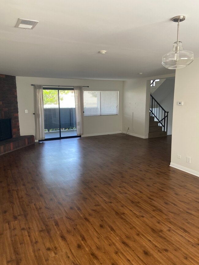 Photo - 2117 Carnegie Ln Unidad 3