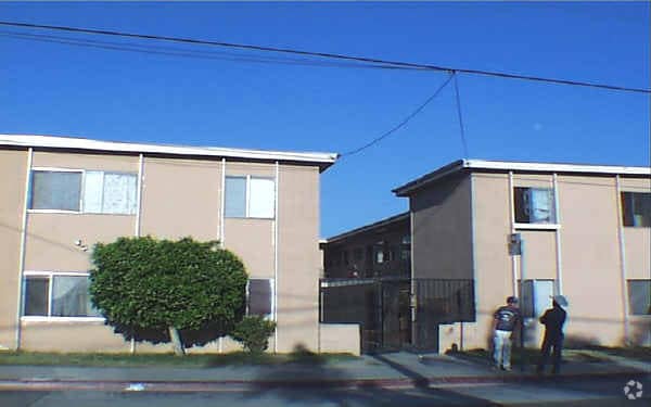 Building Photo - 8232 Wilcox Ave Rental