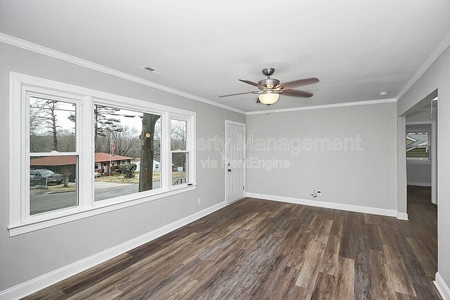 Photo - 604 Westwood Cir