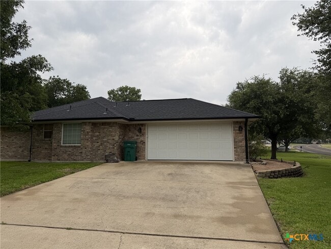Photo - 621 S Roy Reynolds Dr