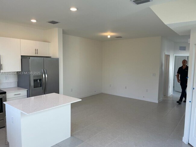 Photo - 945 NE 211th St