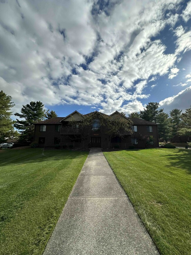 Building Photo - 8621 Scenicview Dr Unit 101
