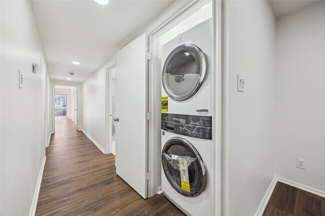 Photo - 705 Harold St Unidad 1