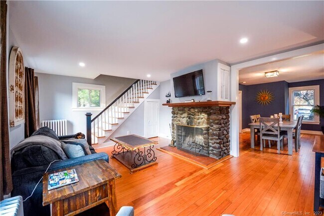 Photo - 821 Racebrook Rd House