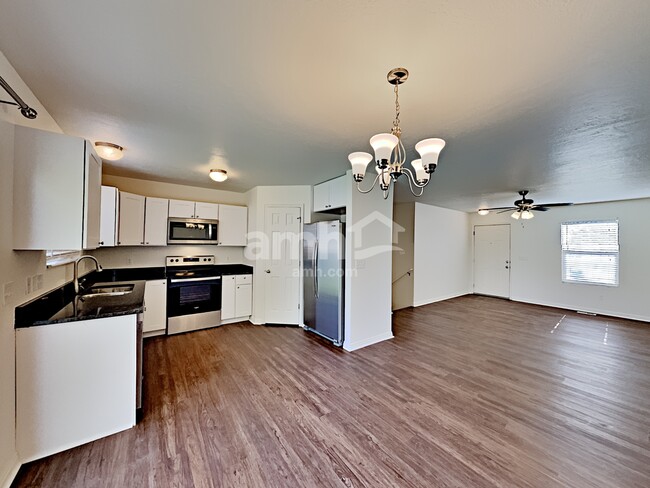 Photo - 4384 Maple Dr
