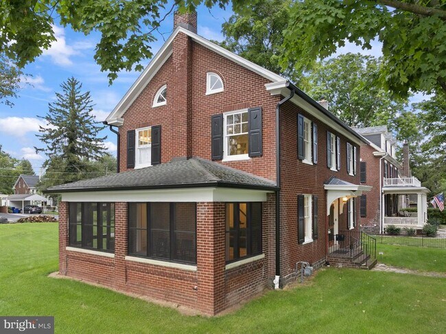 155 W Lincoln Ave