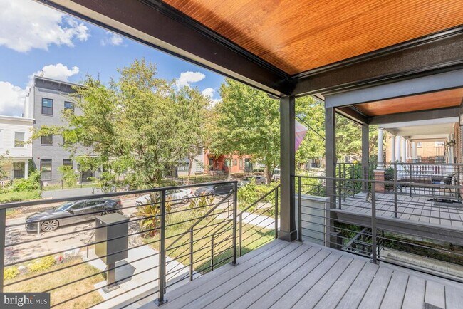 Photo - 722 Kenyon St NW