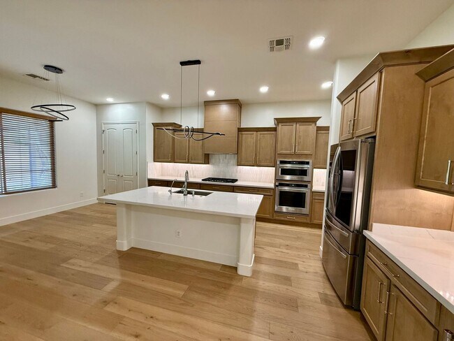 Photo - 1708 W Oberlin Way