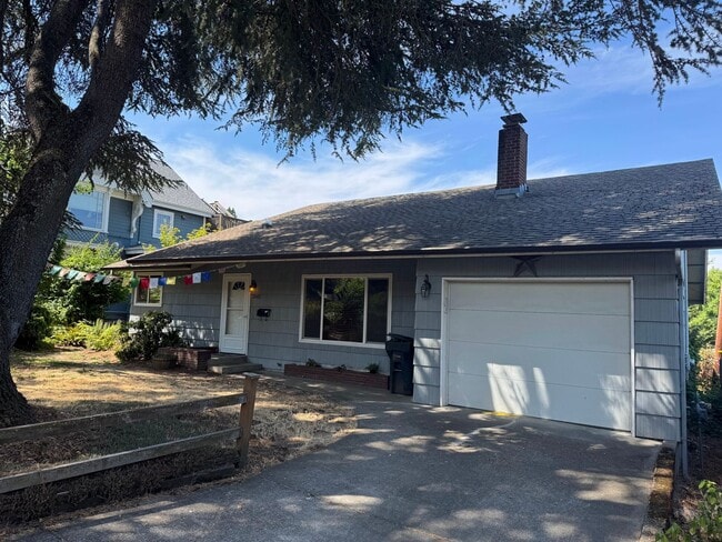Building Photo - 3 Bedroom Home in College Hill Neighborhood