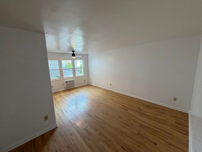 Building Photo - 310 70th St