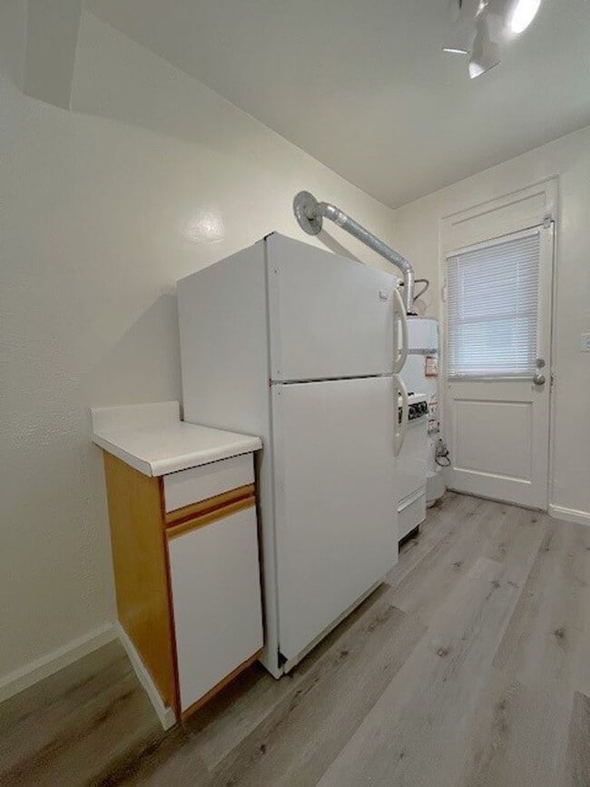 Photo - Charming, Studio Freshly Painted, move in ... Unidad 2613