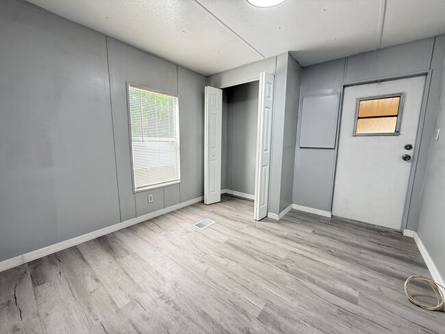 Photo - 256 Queen Mary Loop