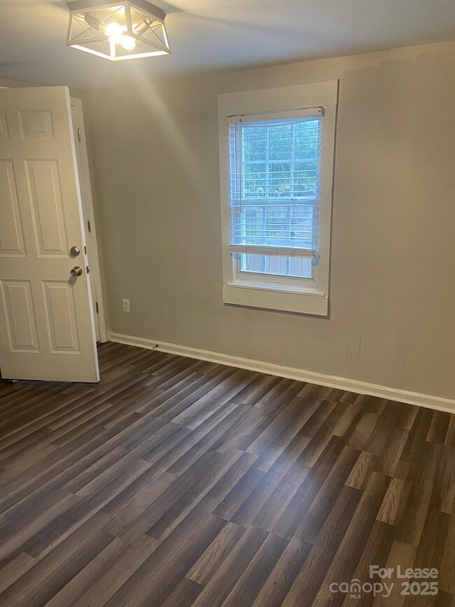 Photo - 3931 Bearwood Ave