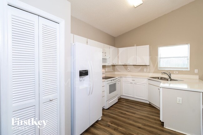 Photo - 1237 Cheb Pl NW