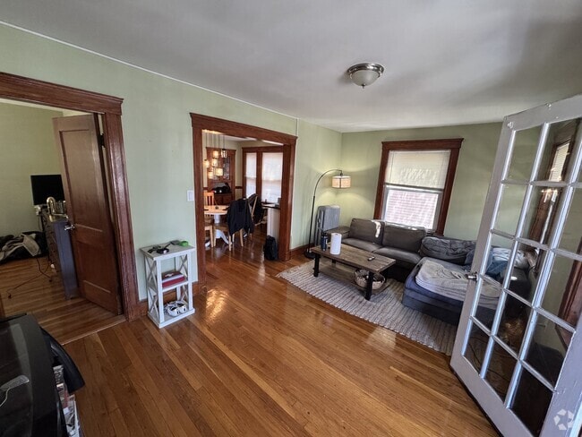 Building Photo - 65 Saxton St Unit #2 Rental