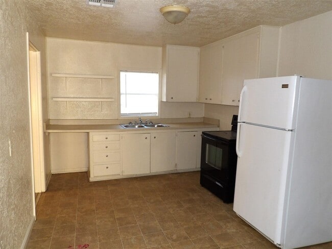 Photo - 1911 NW Andrews Ave