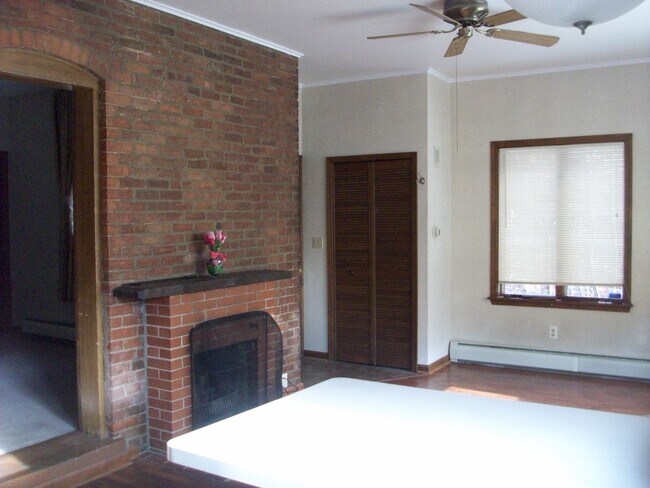 Living Room - 473 Virginia St Unidad Rear