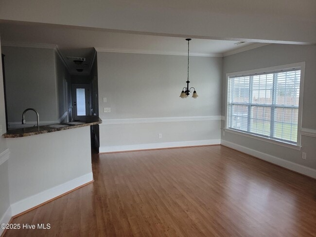 Photo - 2321 Dovedale Dr