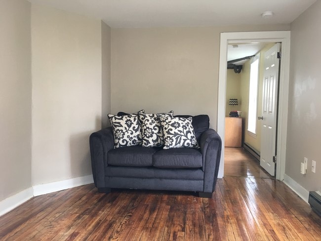 Building Photo - 506 S Cayuga St Unit 2