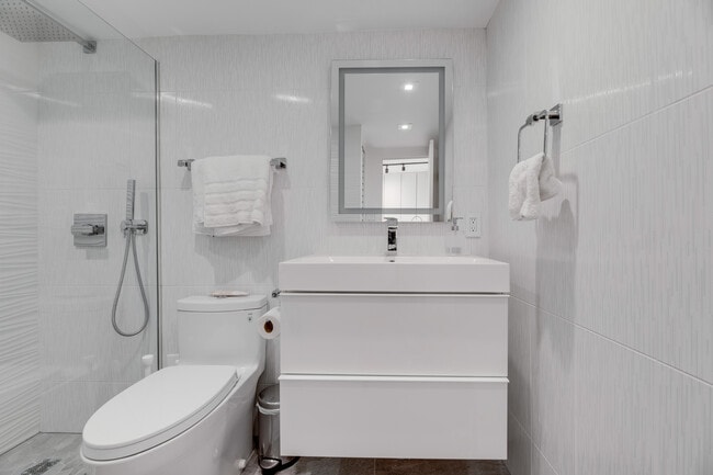 Photo - 922 24th St NW Unidad 606