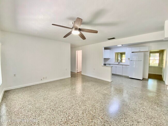 Photo - 57 NW Shannon Ave