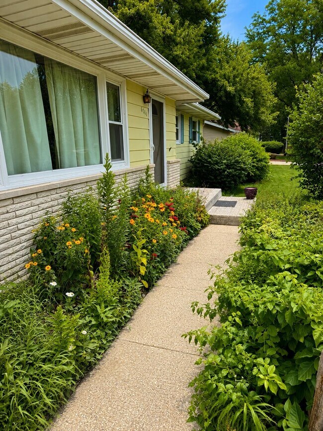 Photo - 6504 Schneider Pl