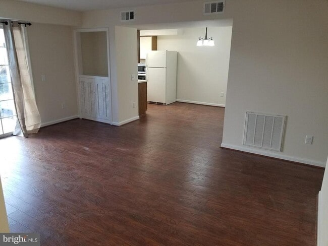 Building Photo - 105 Fort Evans Rd SE Unit B Rental