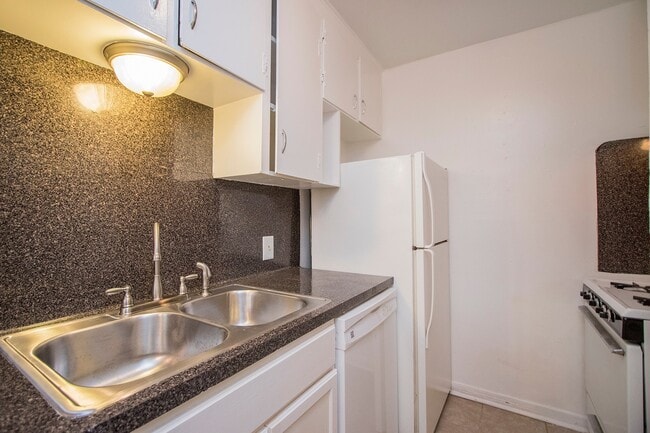 Photo - Courtyards at Braes Manor