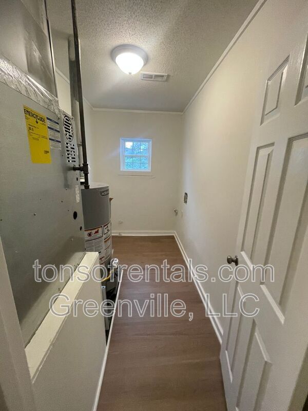 Photo - 521 W Robinson St