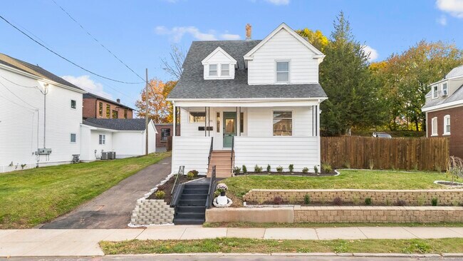 Building Photo - 111 Belden St Unit 2