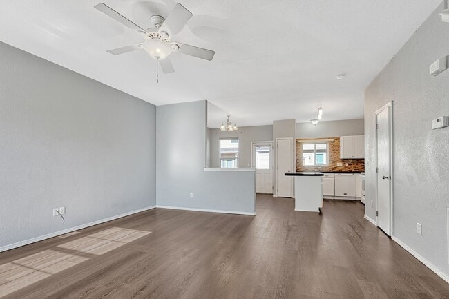 Photo - 10574 Country Park Point