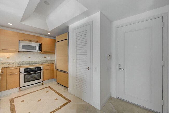 Photo - Turnberry Towers East 804- Strip/City/Mnt Views from this Stunning 1Bd/1.5Ba Residence Unidad 804