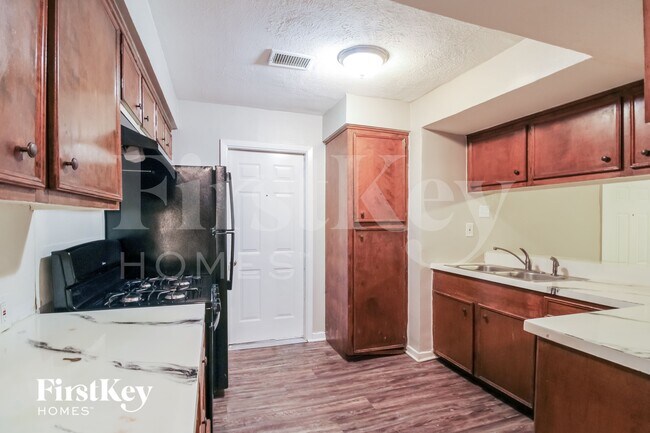 Photo - 4415 Akard St
