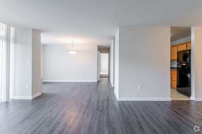 2 BR, 2 BA - 825 SF - Charlestowne North