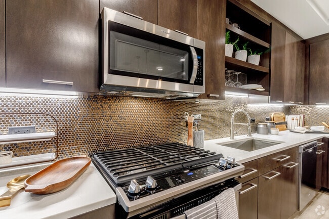 2BR, 2BA - 1,625SF