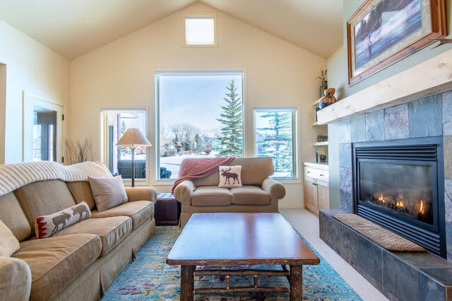 Building Photo - 2022 Creek Resort Cir Unit ID1310746P Rental